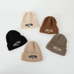 Gorro estilo Boston para bebé – Punto bordado de invierno