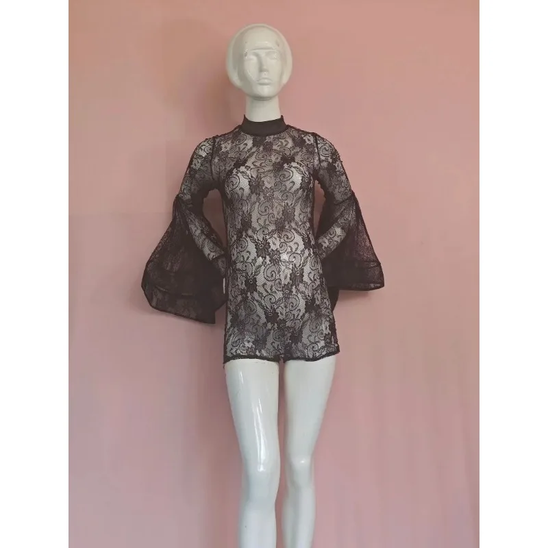 Vestido de maternidad de encaje con transparencias y manga murciélago