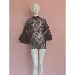 Vestido de maternidad de encaje con transparencias y manga murciélago
