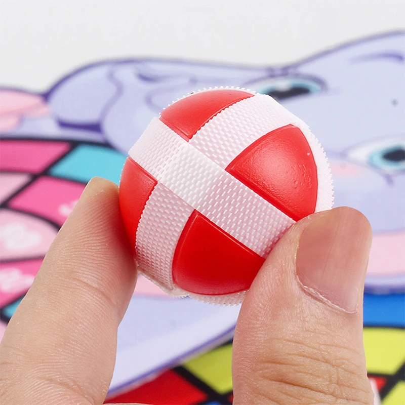 Detalle de las pelotas adhesivas de colores