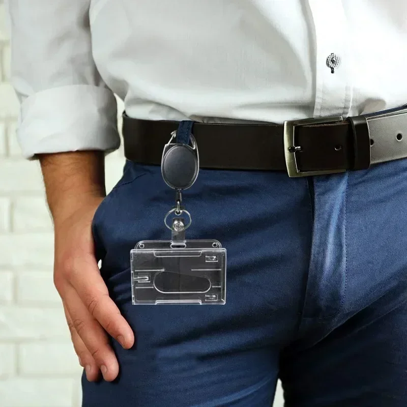 Porta insignias infantil con funda transparente retráctil - imagen 3