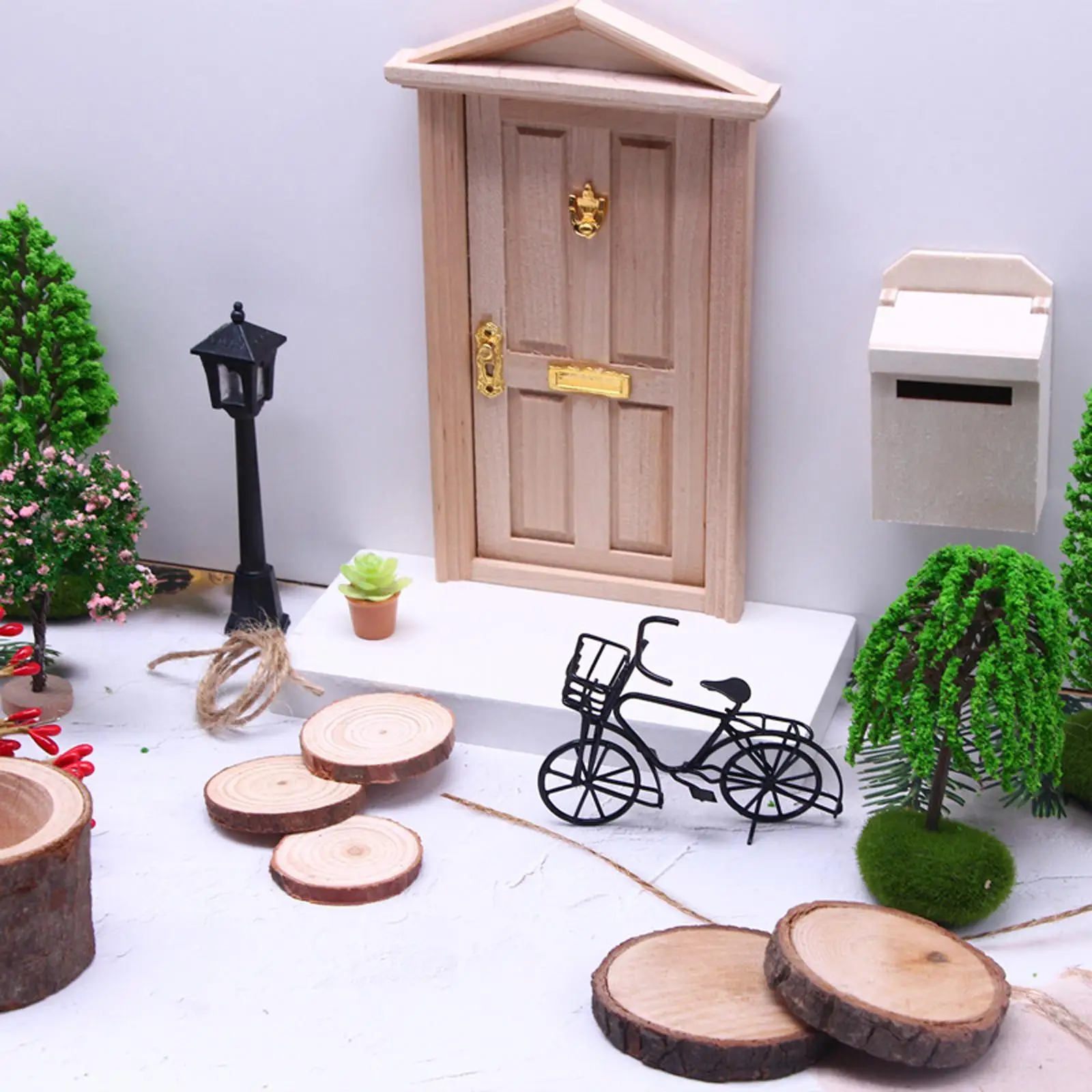 Bicicleta en miniatura metálica negra realista para casas de muñecas - imagen 5