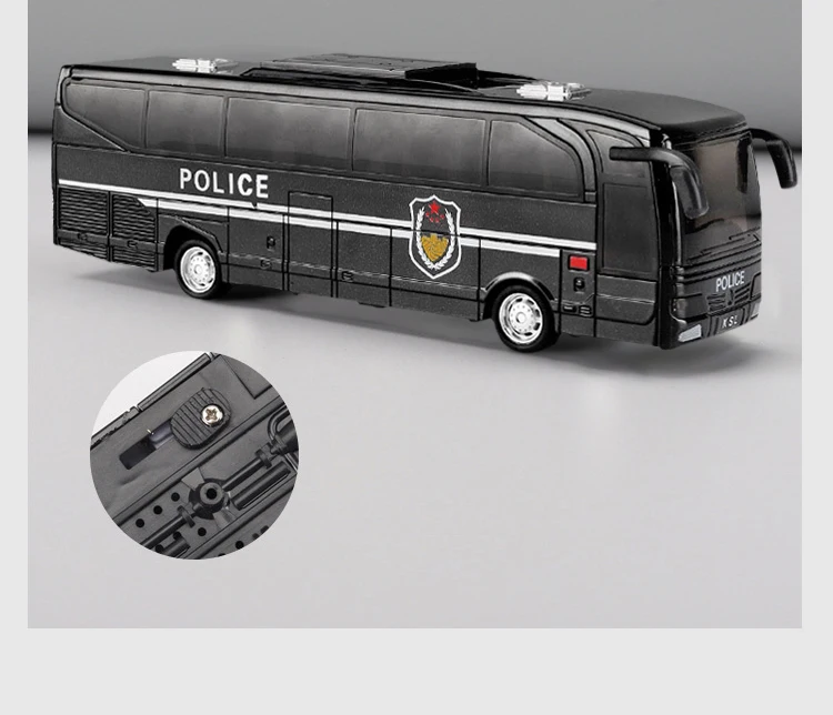 Coche de policía con luces y sonido en acción