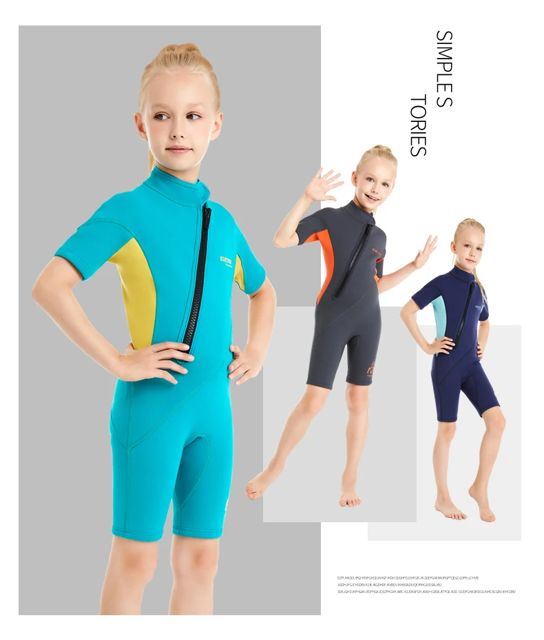 Traje de neopreno infantil en entorno de playa