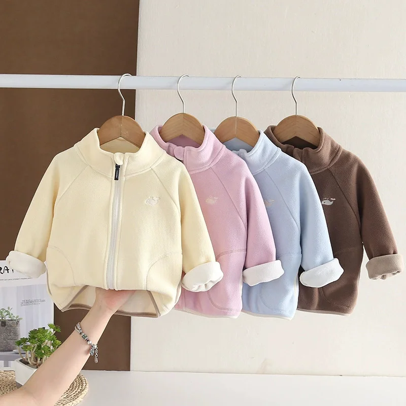 Chaqueta infantil con cuello levantado