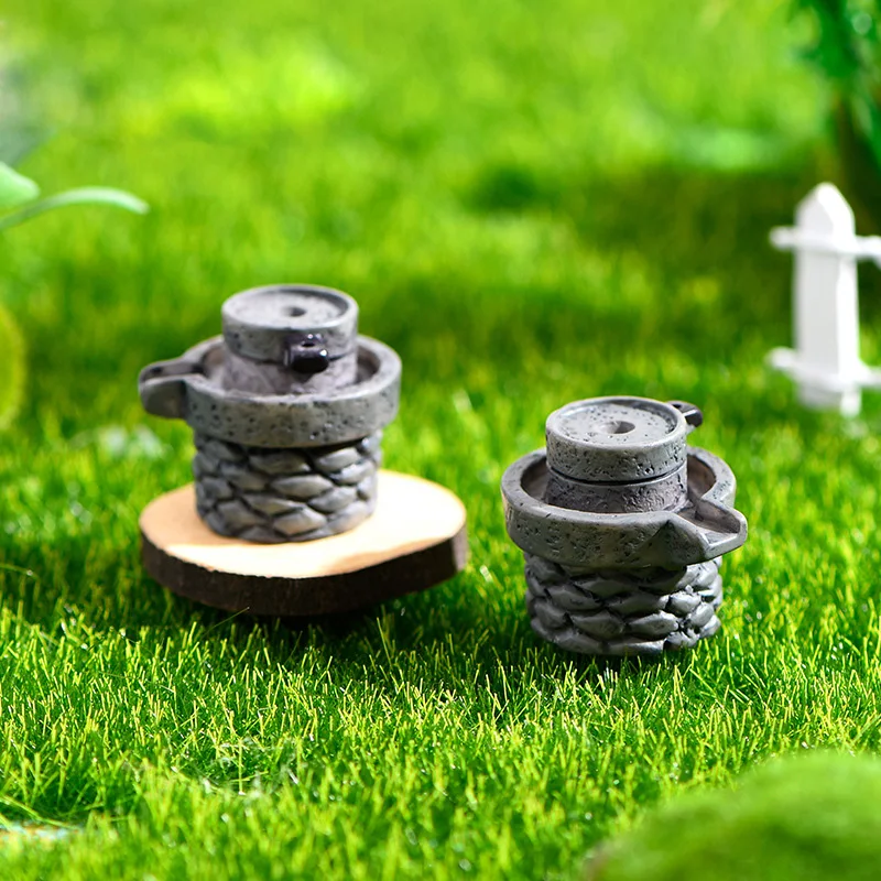 Conjunto de adornos en escena de jardín de hadas