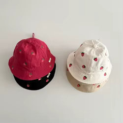 Sombrero de sol para niños con fresas bordadas y ala ancha