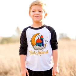Camiseta de niño con estampado Eid Mubarak – manga raglán vacaciones