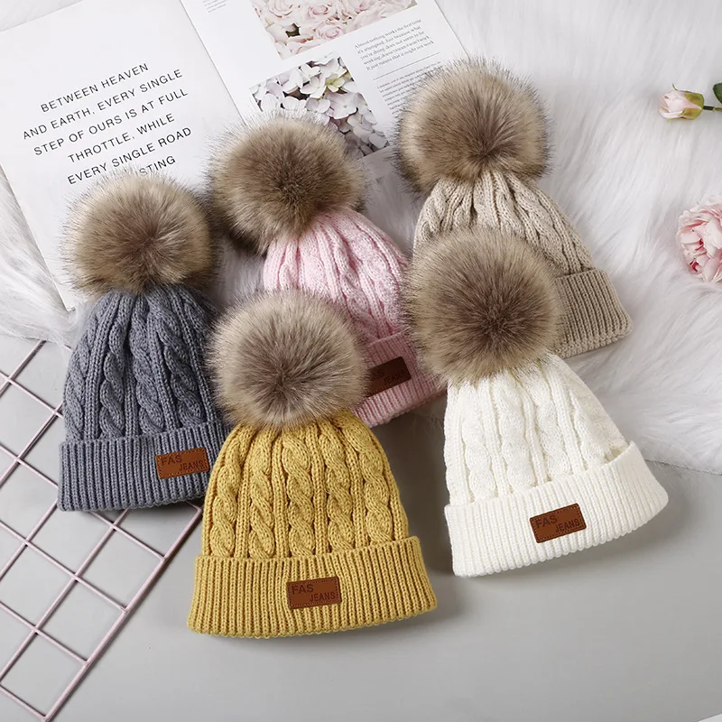 Gorro cálido para bebé de color sólido en tonos invierno