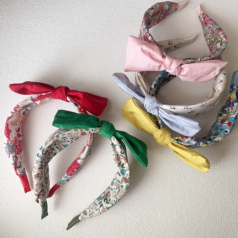 Diadema floral con lazo detalle