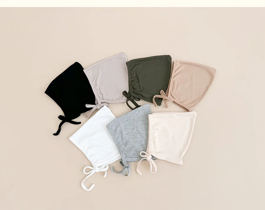 Detalle del gorro de bebé