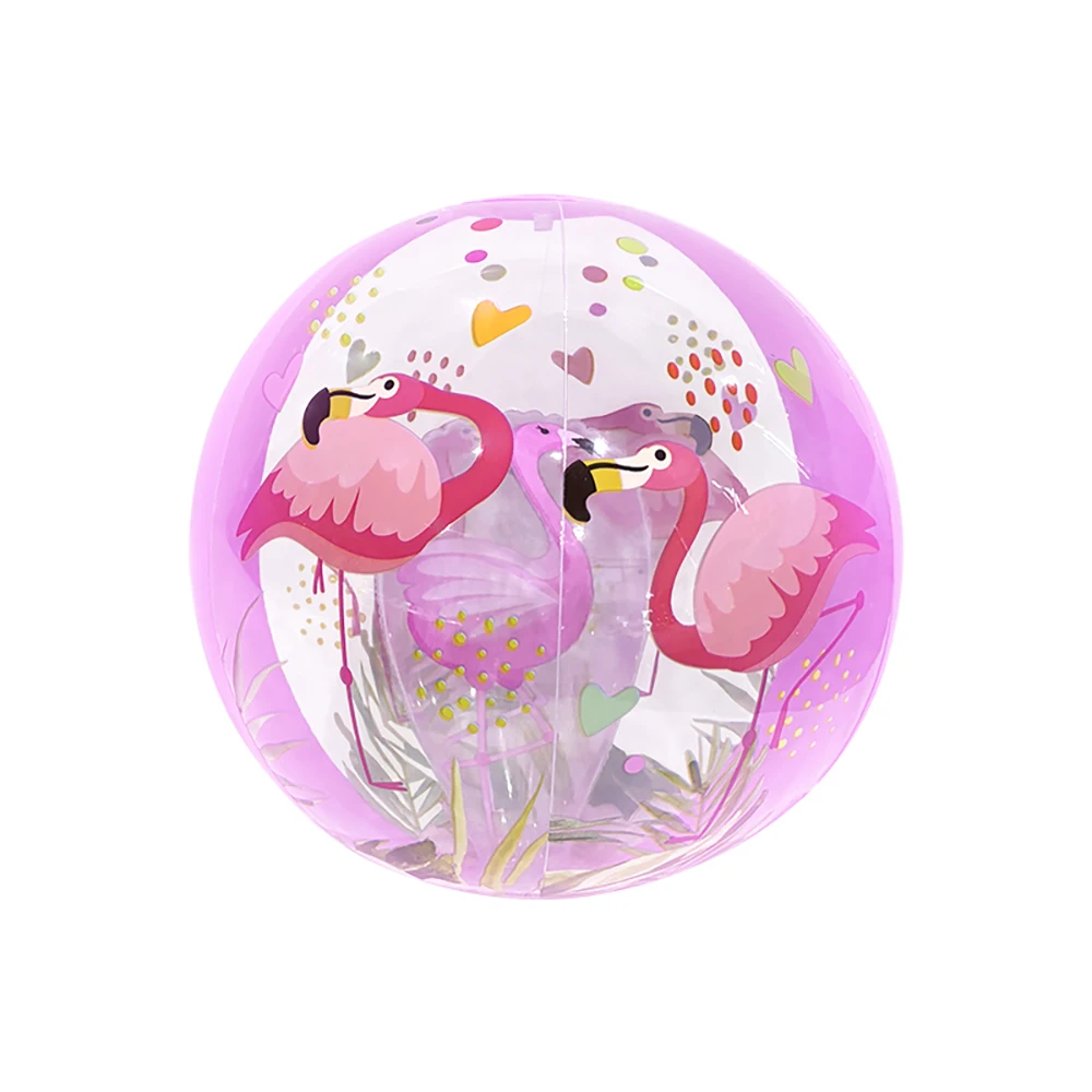 Pelota de playa inflable transparente con rayas coloridas en la arena