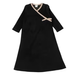 Vestido de velour negro para niña con cuello V y lazo contraste