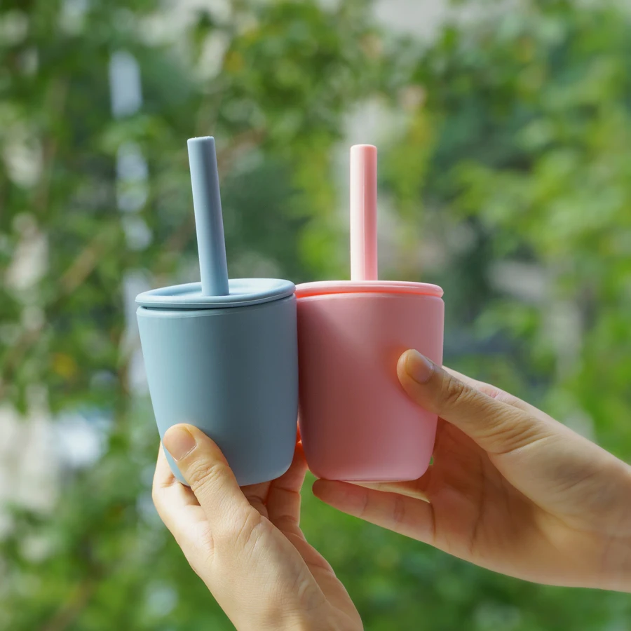 Vaso de alimentación con pajita de silicona