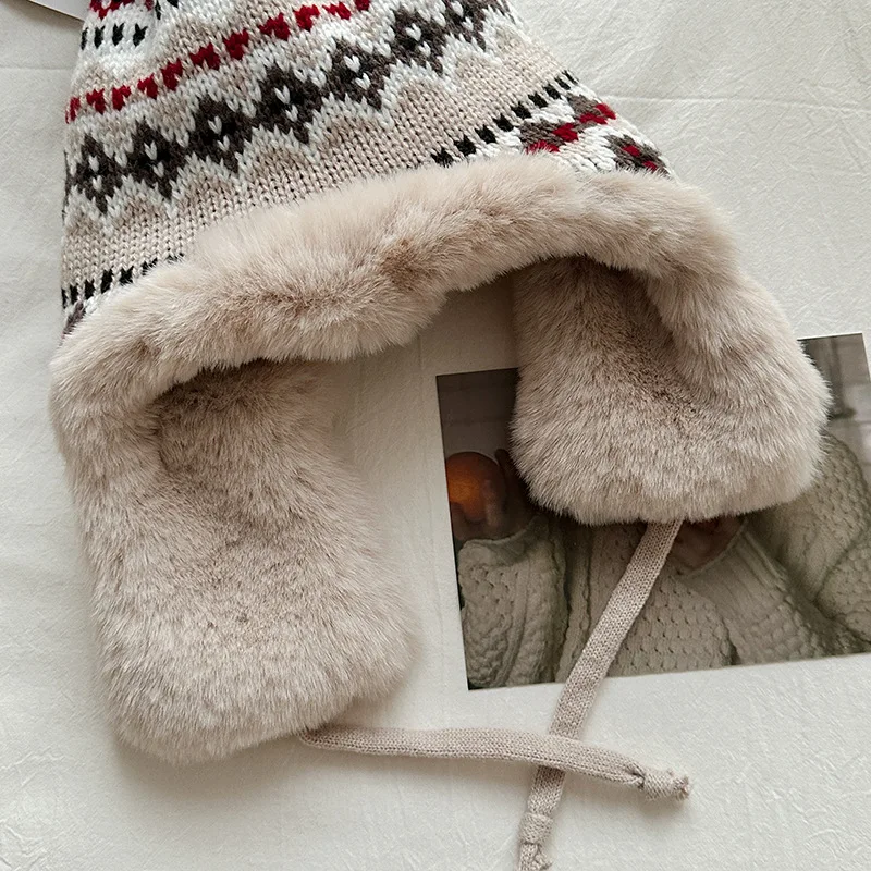 Gorro para bebé Lei Feng con felpa y protección de oídos