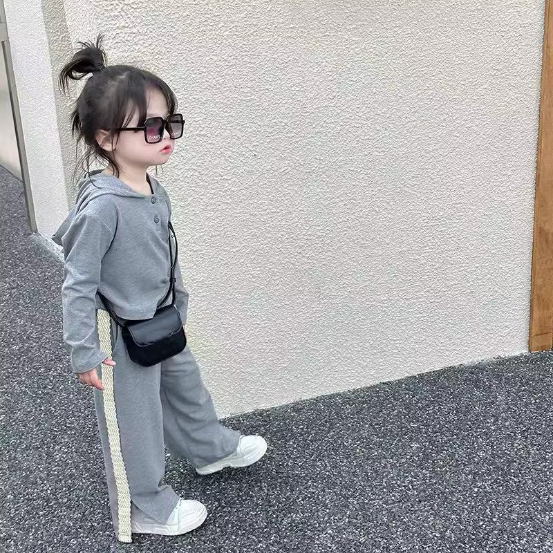 Conjunto niña sudadera con capucha y pantalón de entretiempo