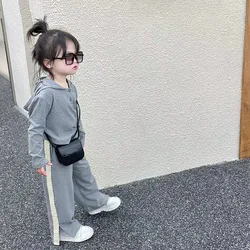 Conjunto niña sudadera con capucha y pantalón de entretiempo