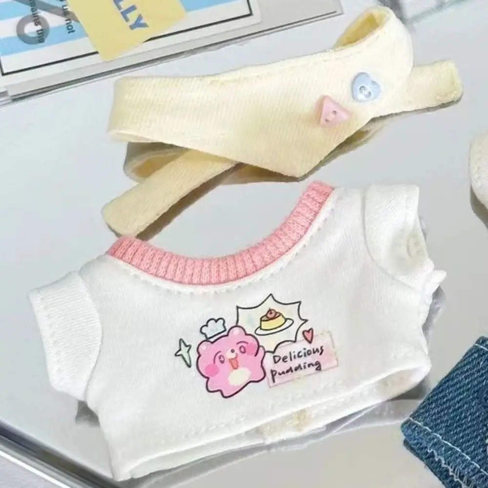 Vista del conjunto de ropa colorida para mini muñecos