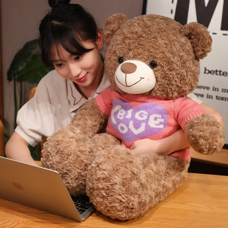 Vista trasera del oso de peluche BABIQU mostrando su forma y acabados
