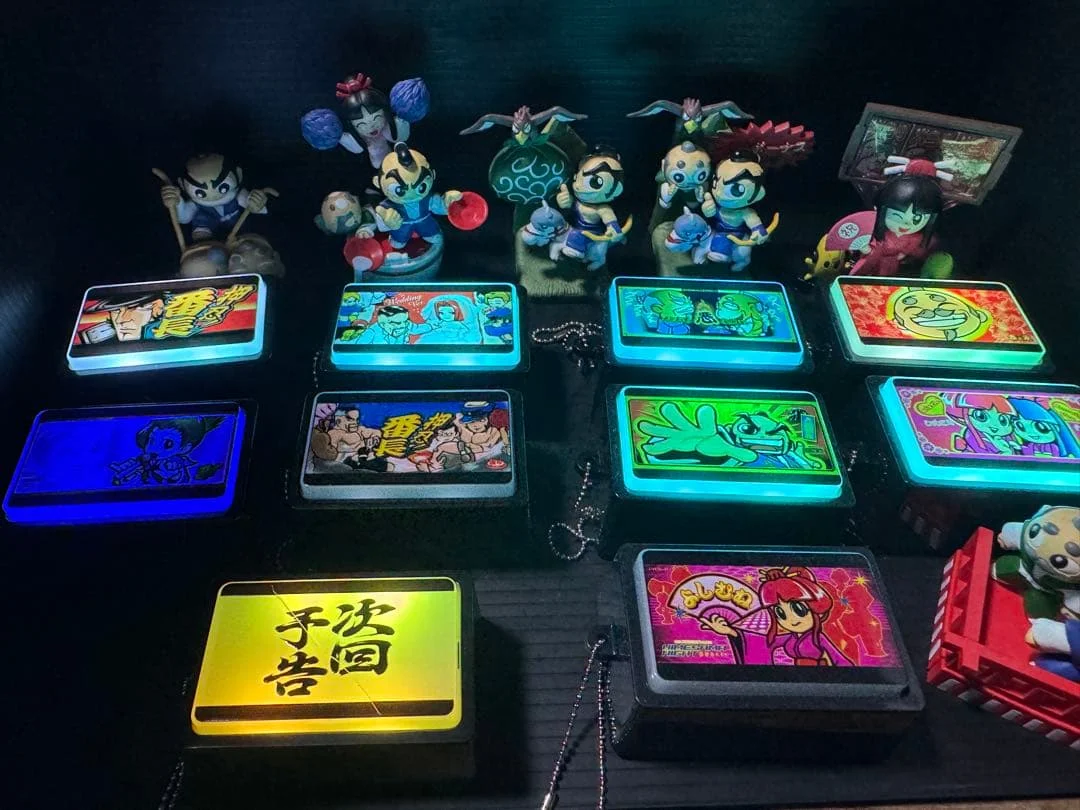 Juguete cápsula musical con botón luminoso para niños
