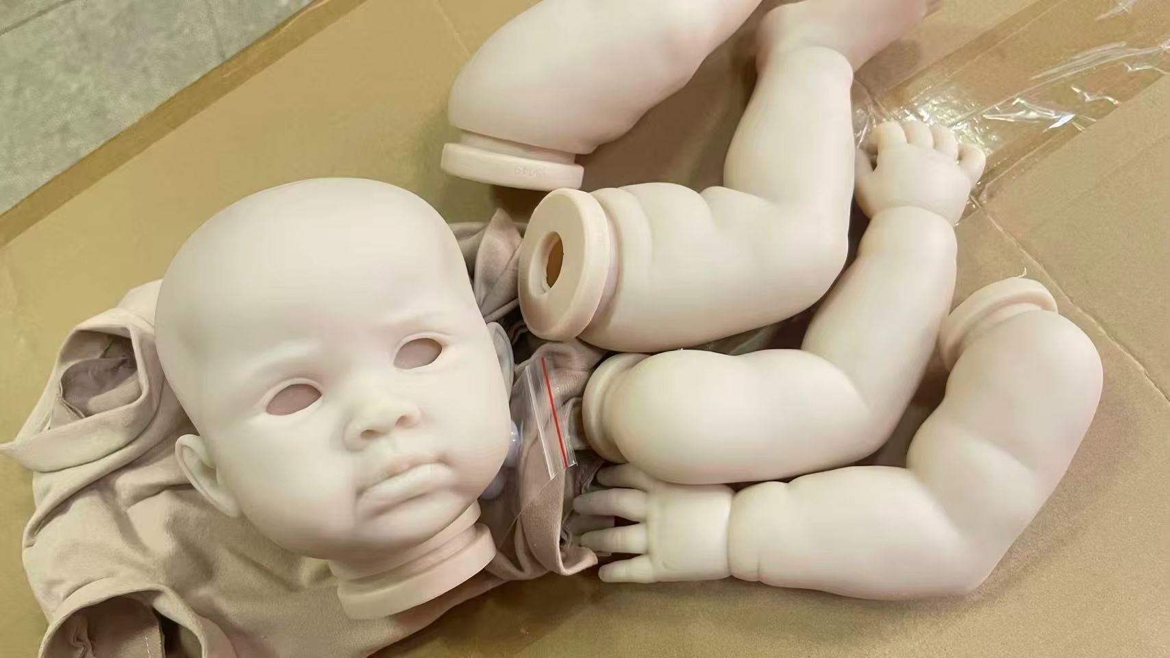 NPK Kit Muñeca Reuben para Pintar – Manualidades Infantil