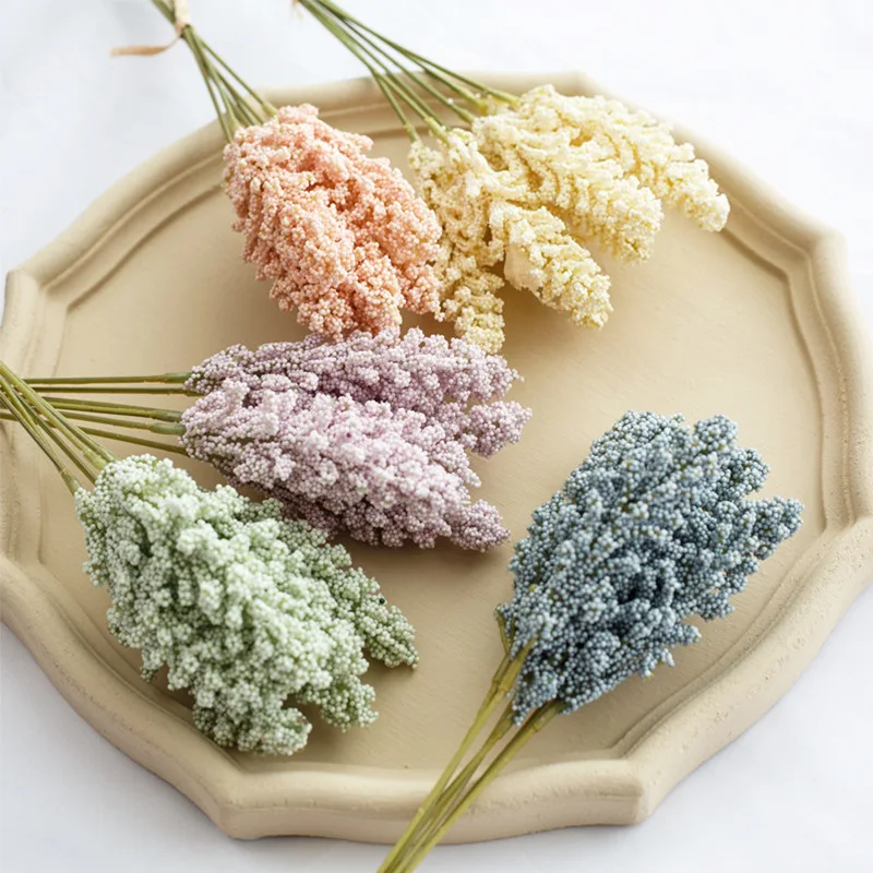 Decoración infantil con flores de espuma coloridas