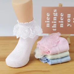 Calcetines niña de algodón con encaje y volantes blancos transpirables