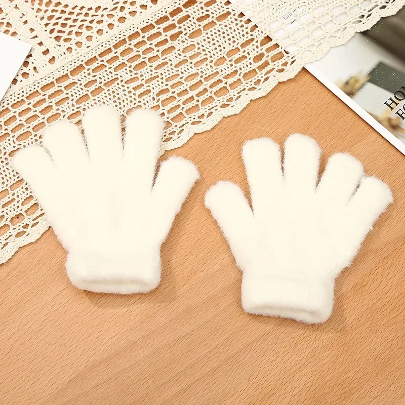 Guantes peludos de invierno para niños – Cálidos y resistentes al frío - imagen 3