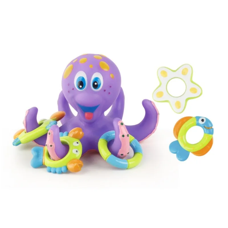 Pulpo morado flotante en entorno de piscina