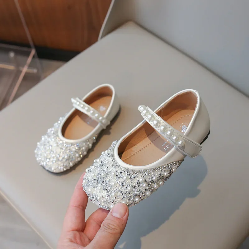 Zapatos de charol con lentejuelas y perlas para niña – Elegantes - imagen 2