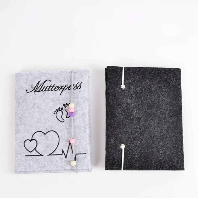 Funda para pasaporte alemán de fieltro artesanal y tarjetas del bebé