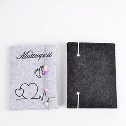 Funda para pasaporte alemán de fieltro artesanal y tarjetas del bebé