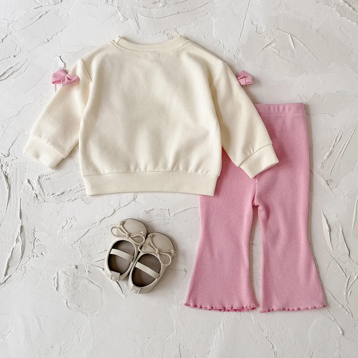 Conjunto de otoño infantil con sudadera y lazo dulce - imagen 3