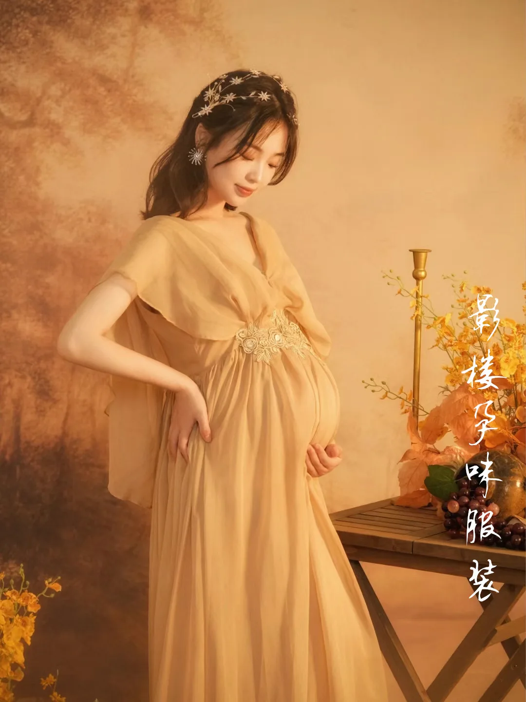 Vestido de maternidad elegante con cuello en V color champán - imagen 4