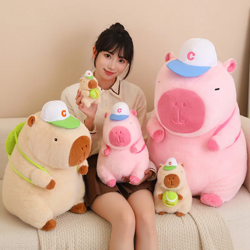 Diferentes tamaños del peluche comparados junto a una regla