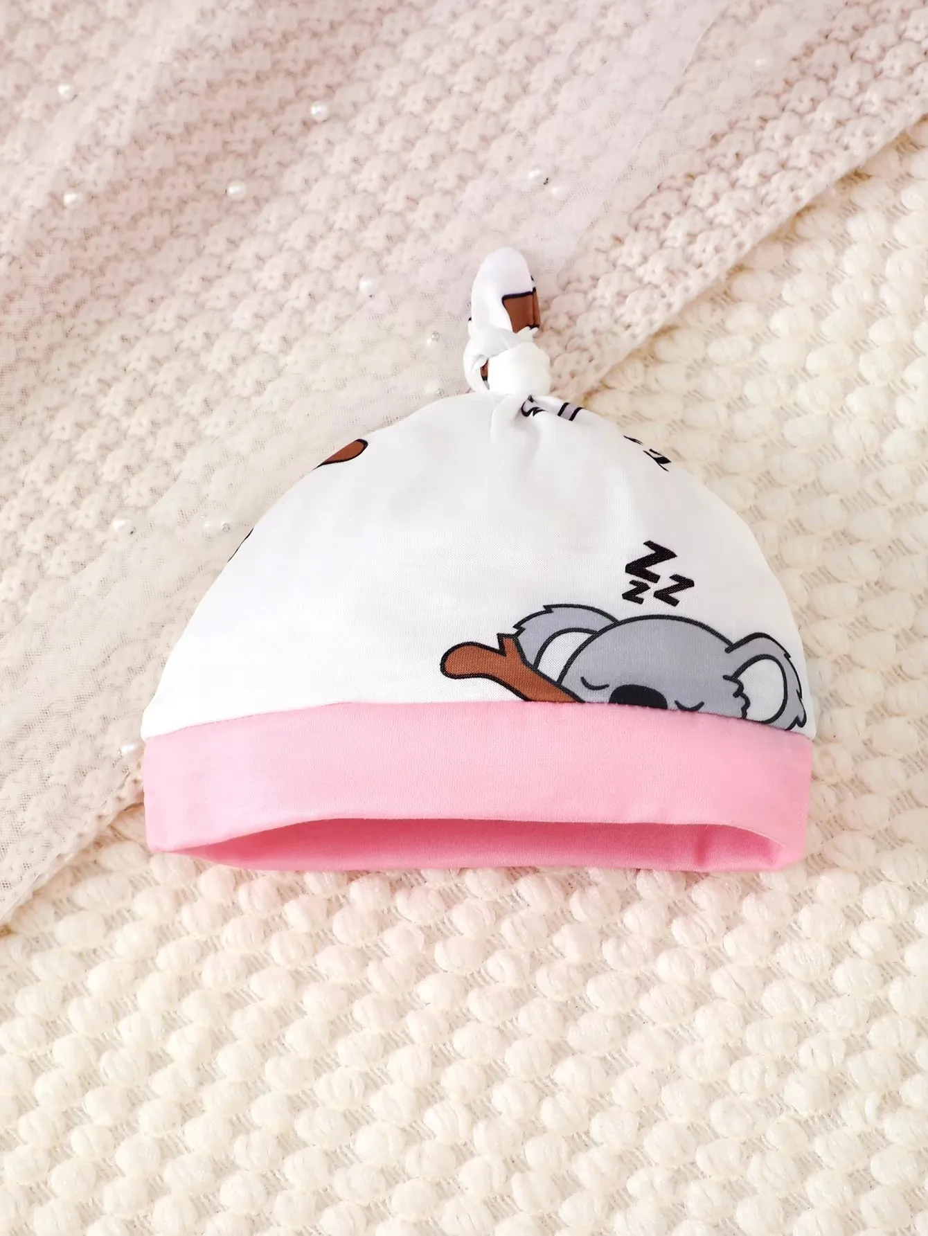 Detalle del top de manga larga con koala