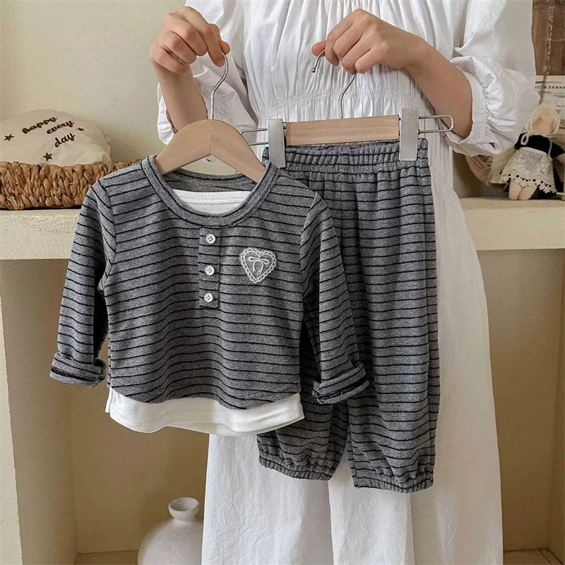 Conjunto infantil de otoño a rayas con lazo y manga larga - imagen 5