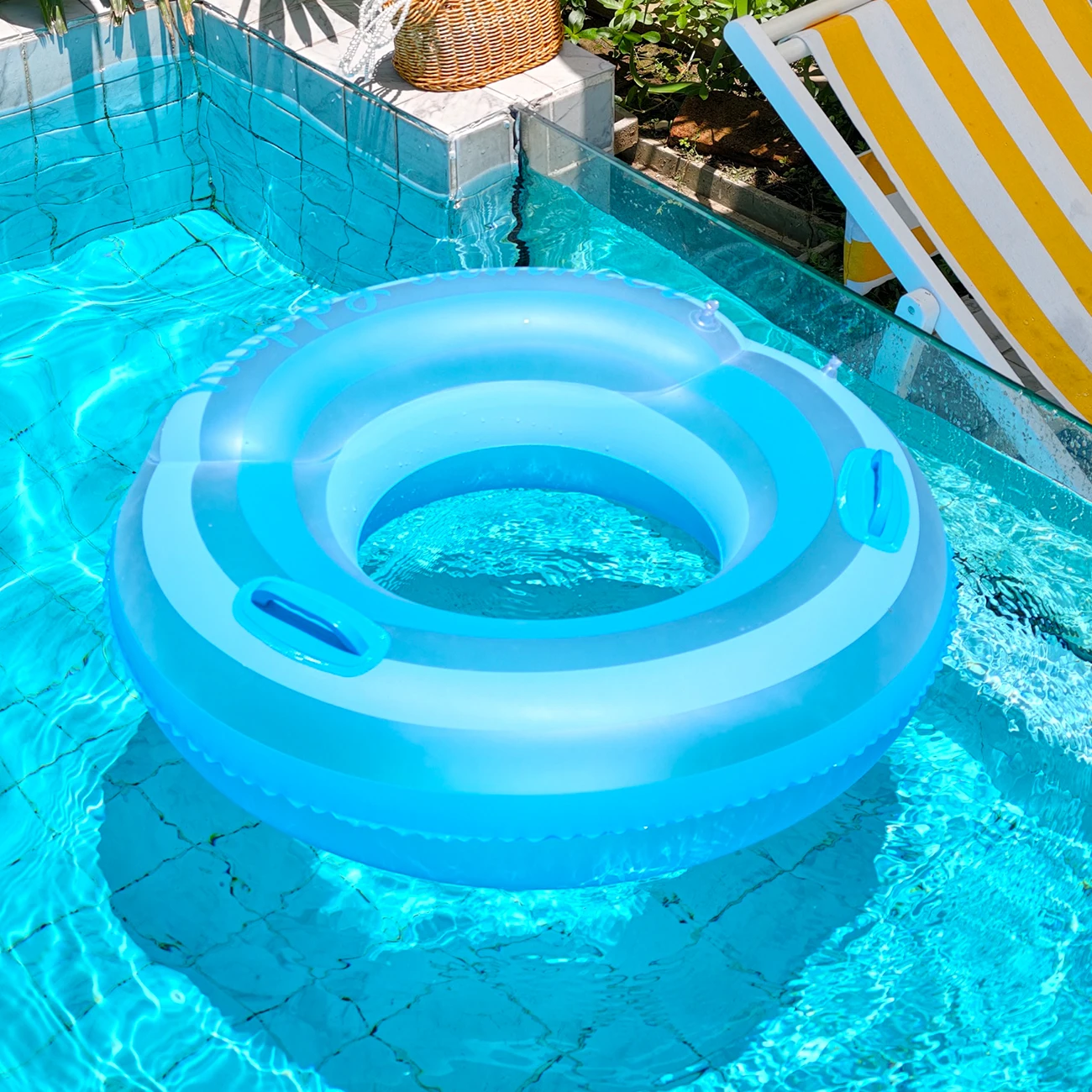Flotador inflable gigante de piscina con rayas azules claras - imagen 3