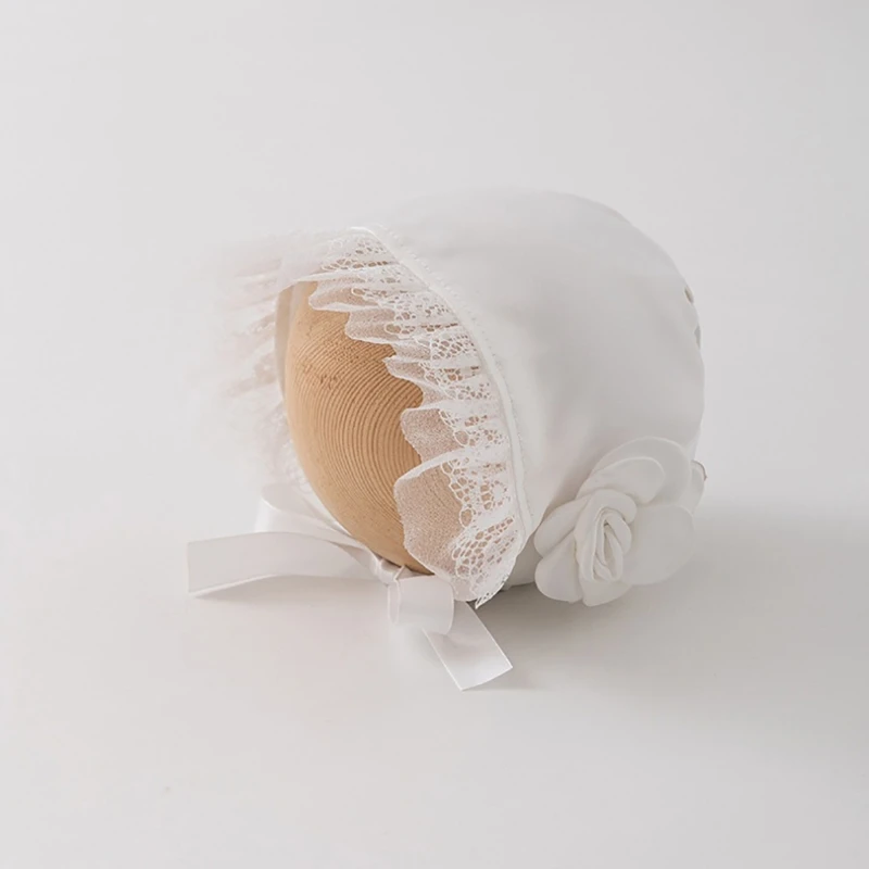 Combinación del gorro con otros accesorios para fotografía neonatal
