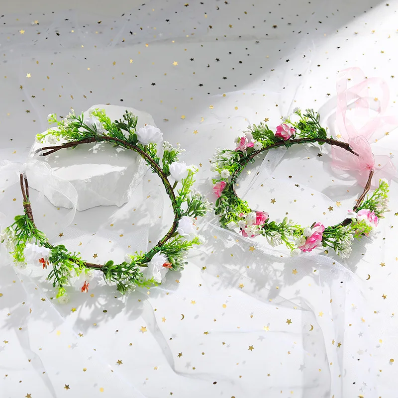 Detalle de la diadema floral y su acabado