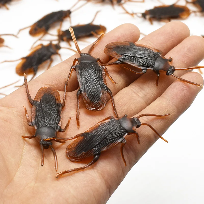 Cucaracha de goma para bromas