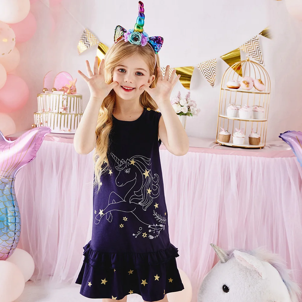 Detalle estampado unicornio y estrellas