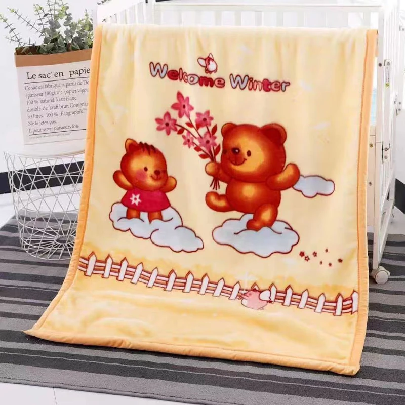 Manta extendida en cama infantil