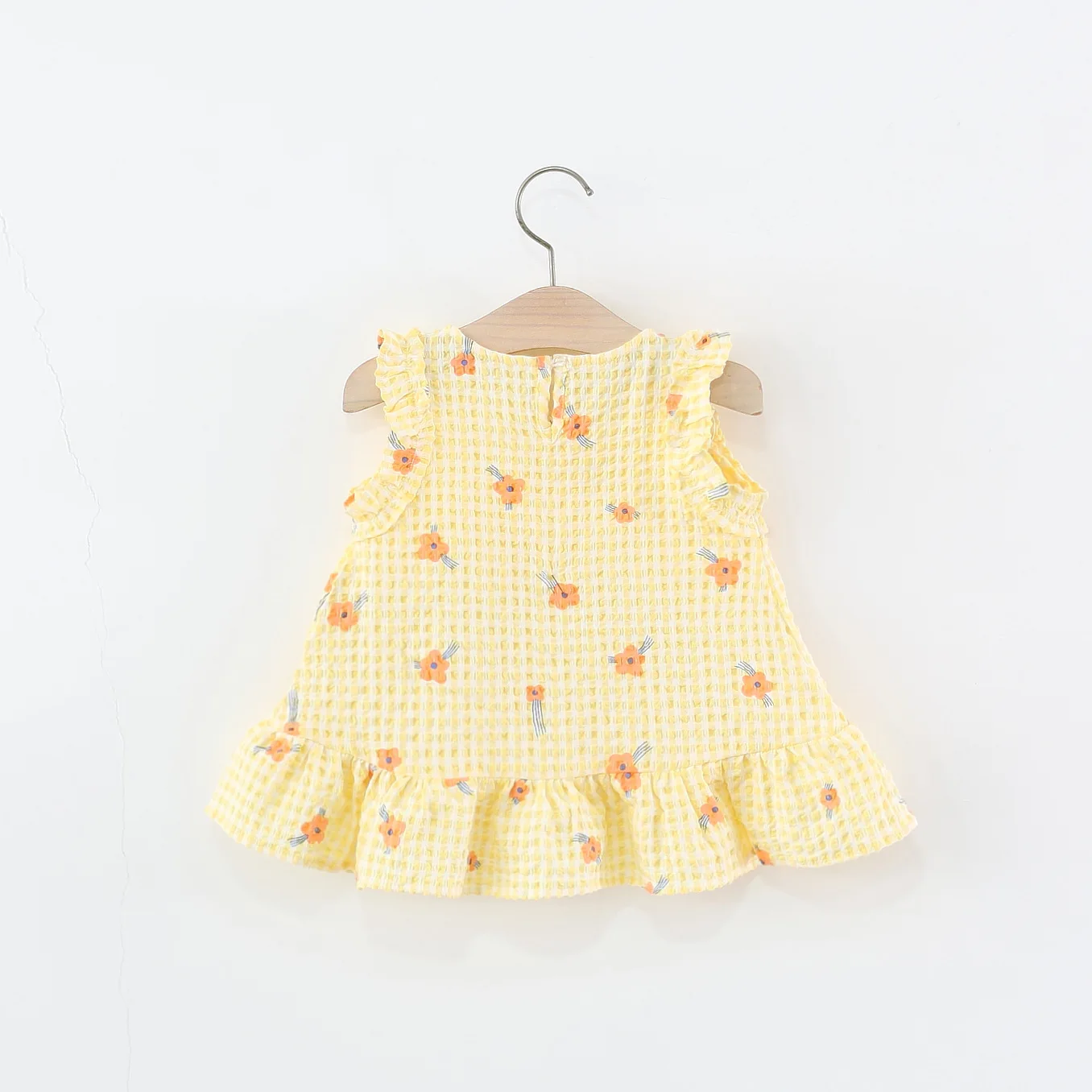 Vestido veraniego en contexto playero