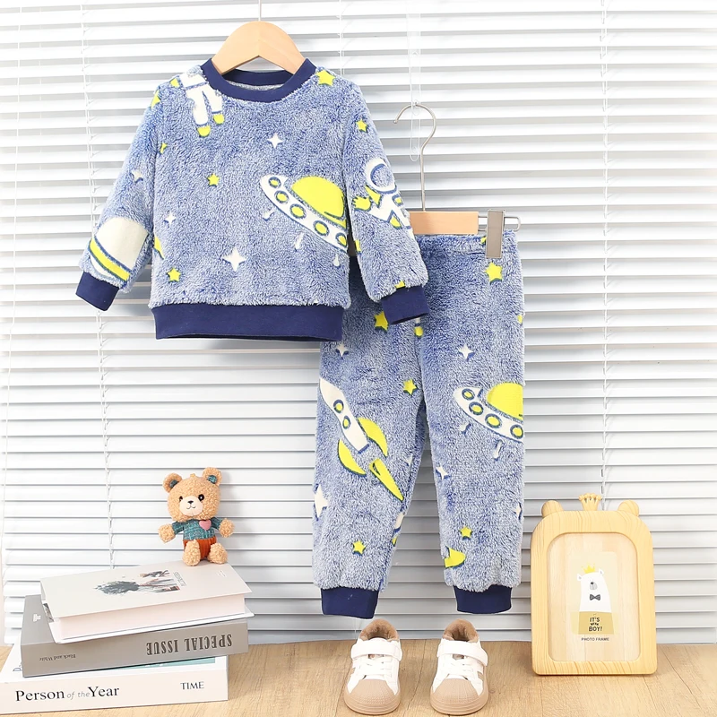 Conjunto de pijama de felpa fluorescente para bebé vista frontal