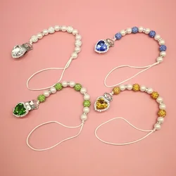 Cadena para chupete con clip de pedrería y perla cristal