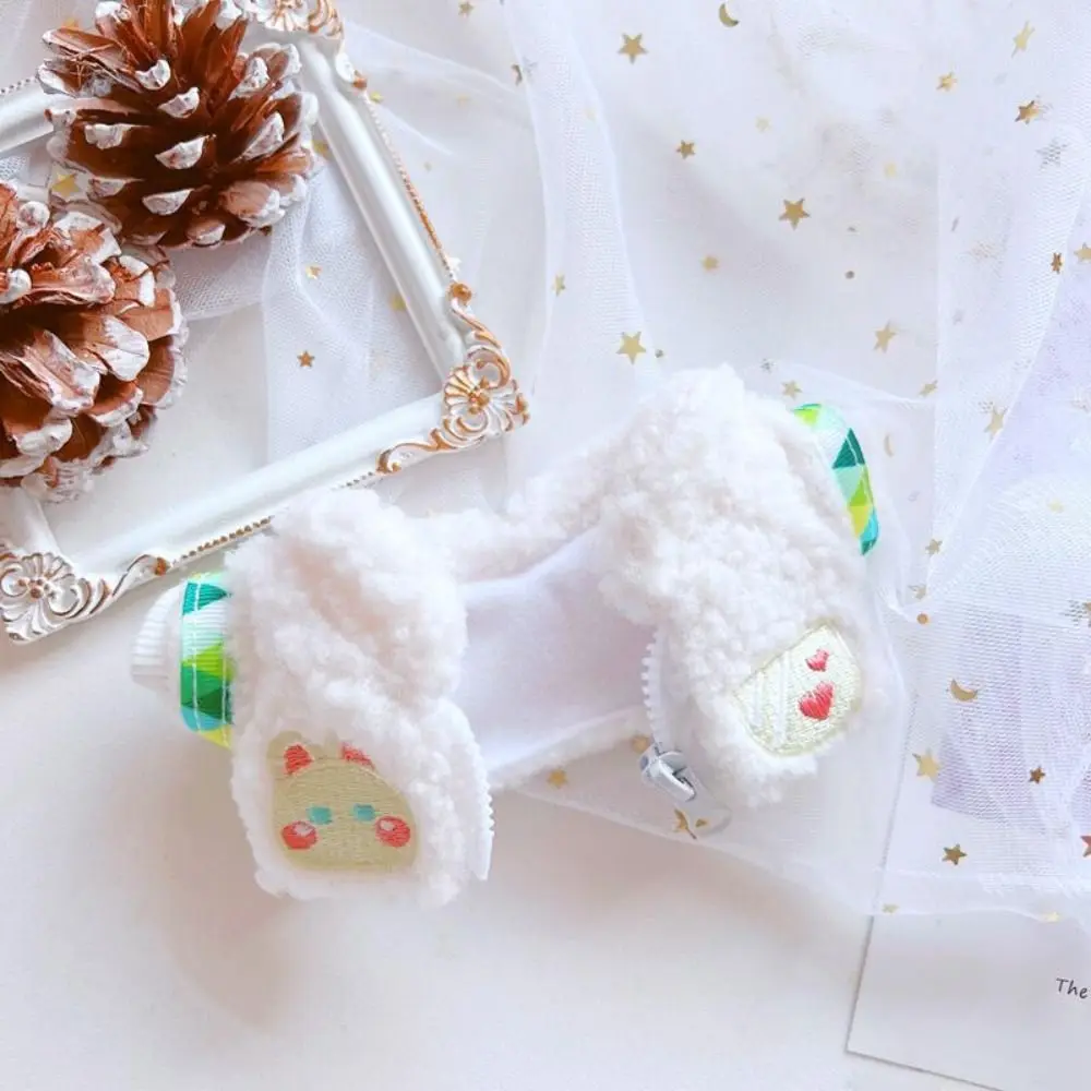 Abrigo de piel con tocado para muñeca