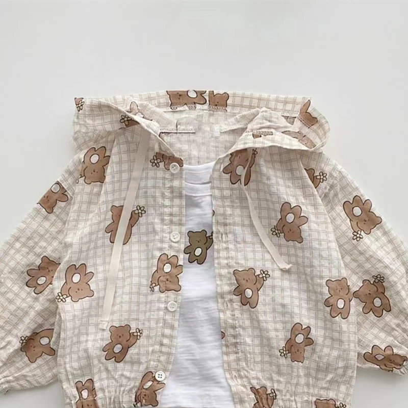 Abrigo de oso con detalle del estampado frontal