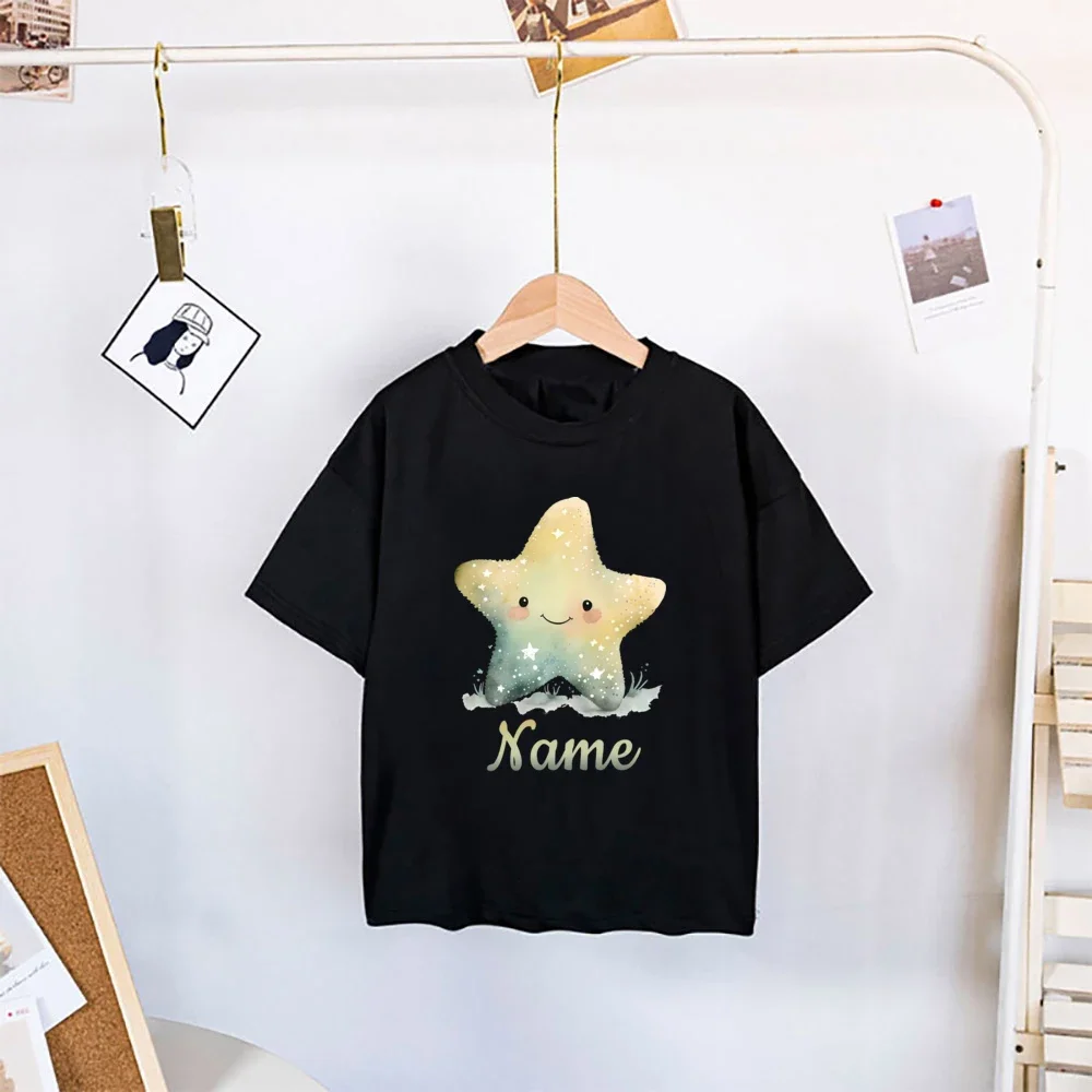 Camiseta infantil personalizada con nombre – Estampado de estrellas