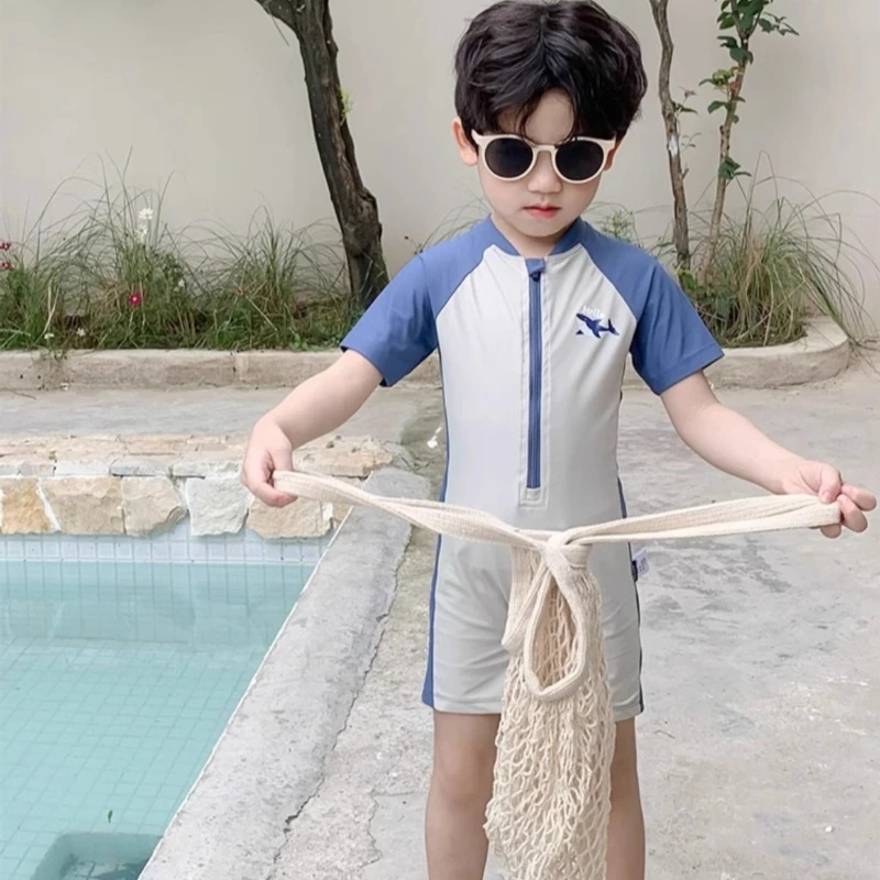 Bañador infantil de una pieza con manga corta delfín y solar - imagen 5